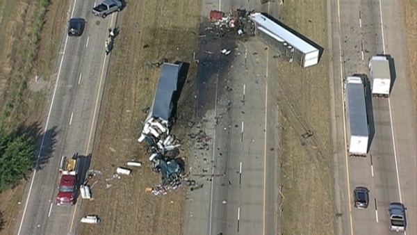 Three Killed In Crash Between Two 18 Wheelers On I 30